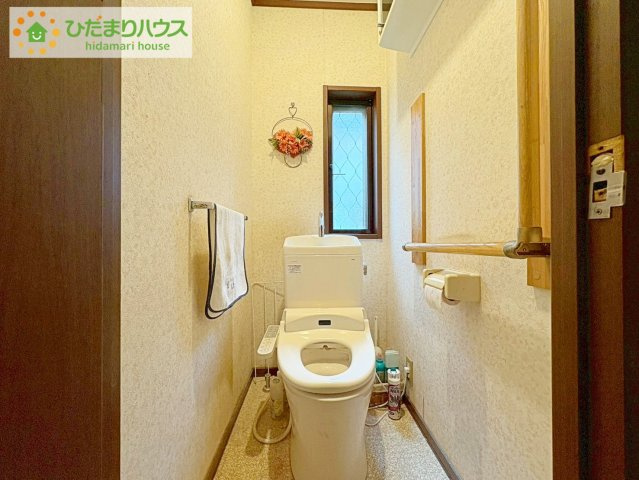 日立市西成沢町4丁目　中古戸建のトイレ|1・2階にトイレあり。階段を降りなくてもいいので、高齢者の方も優しい☆彡
