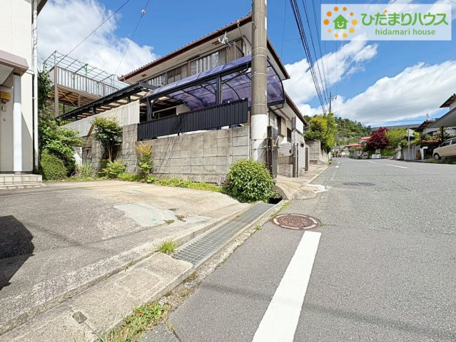 日立市西成沢町4丁目　中古戸建の駐車場|マイホームなら駐車場代がかかりません。しかも、自宅の駐車場で洗車ができます！今までコイン洗車に行っていた手間も省けて、節約にもつながります(^^♪