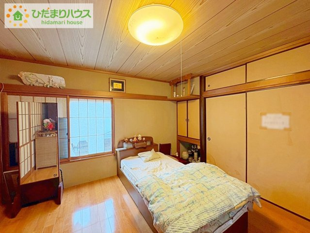 日立市西成沢町4丁目　中古戸建の洋室|各居室にはしっかりと収納を完備！