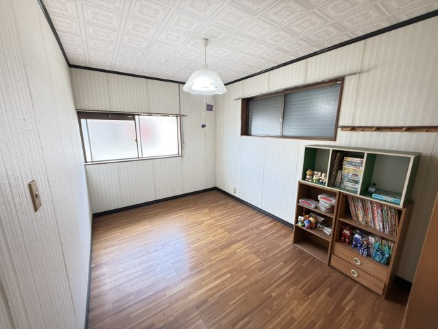 貝塚市窪田　中古戸建の洋室