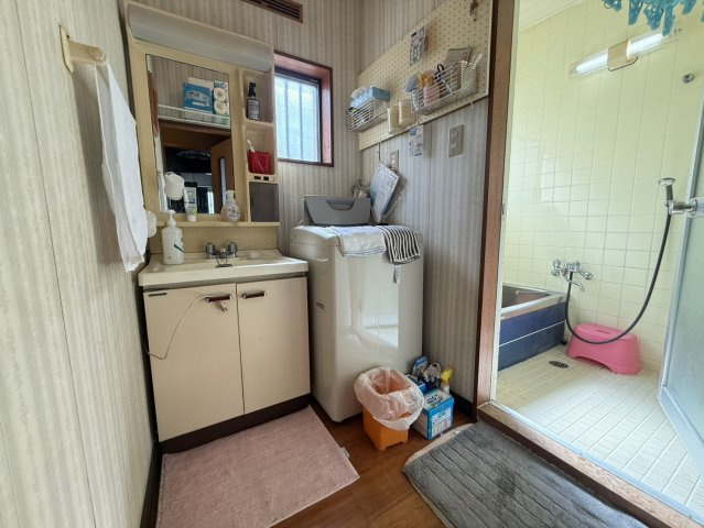 貝塚市窪田　中古戸建の独立洗面台