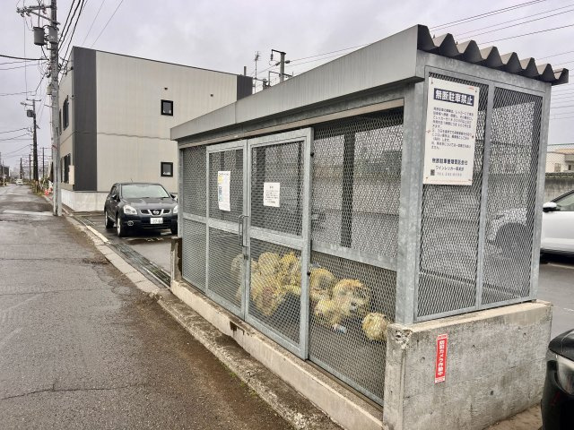 【ゴミステーション】 敷地内ゴミステーションを備え、忙しい朝もスムーズ。