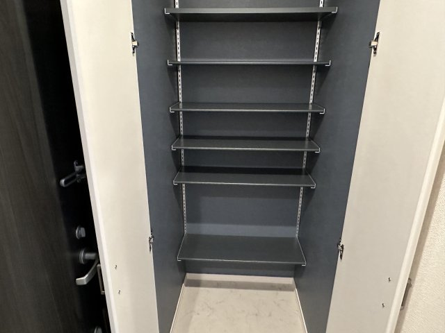 ヴァンベール哲学堂の玄関|同シリーズ参考写真