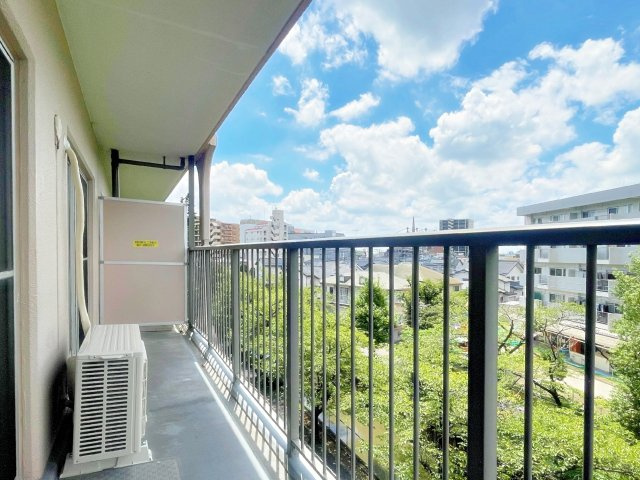 久喜スカイハイツのバルコニー|ドキドキの新生活も、安心してスタート。ぴったりの住まいを見つけませんか？クランディアが一緒に住まい選びをサポートします‼　まずは、お気軽にお問合せください　＃クランディア