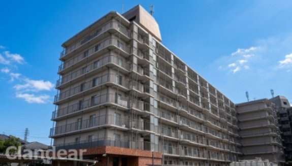久喜市久喜中央１丁目の中古マンションの外観|整った外観と明るいアプローチが、家族で暮らす住まいに安心感を添えてくれます。管理の行き届いた印象です