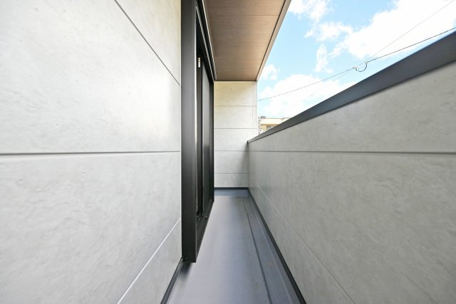 西宮市今津久寿川町新築一戸建て｜4LDK＋駐車2台可のバルコニー|洗濯物を干すだけでなく、お天気のいい日には気分転換にゆっくりと過ごせる空間です。