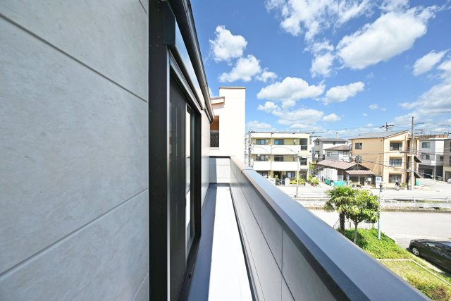 西宮市今津久寿川町新築一戸建て｜4LDK＋駐車2台可のバルコニー|3階部分のバルコニーです。