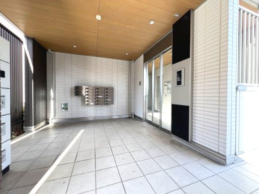 ガーデンテラスのエントランス|建物の内部です