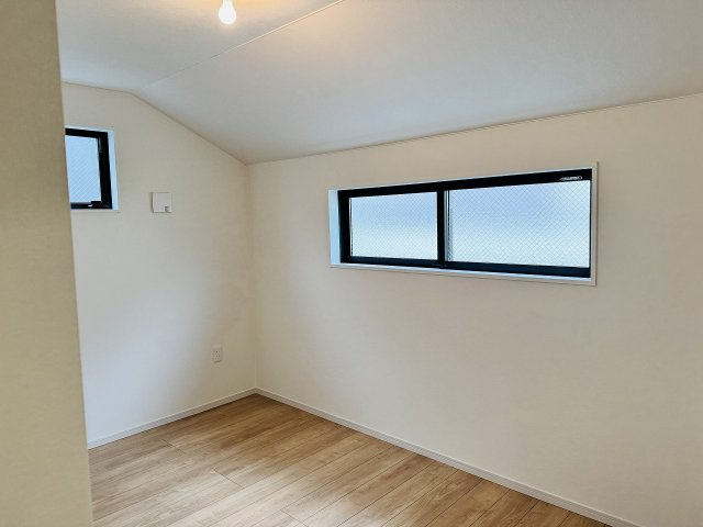 八王子市　片倉町　新築一戸建て　２２期の子供部屋|～2階5.5帖の洋室　2面採光で明るく風通しの良いお部屋です～
