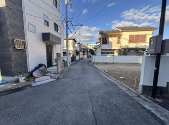 神園町　売土地の前面道路含む現地写真|前面道路私道幅員約4.0m、間口約9.7ｍ
