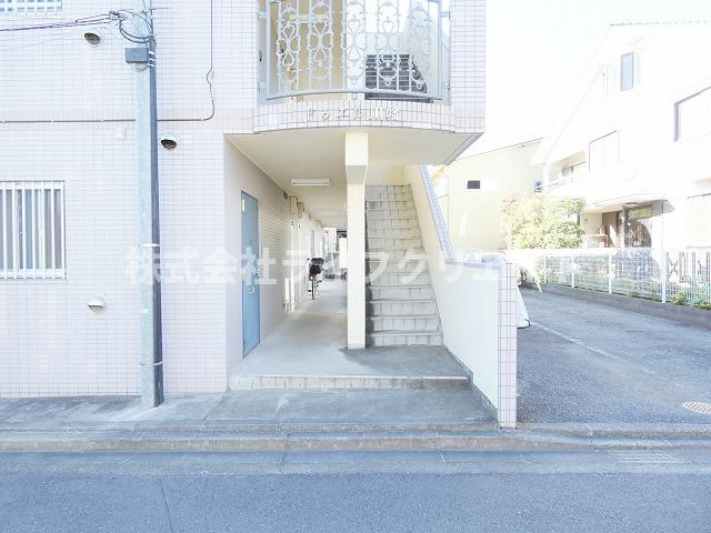 ドゥエル川端のロビー