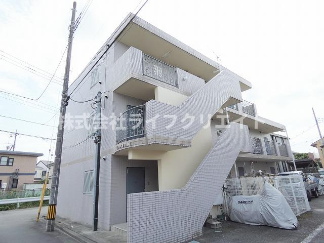 ドゥエル川端の外観
