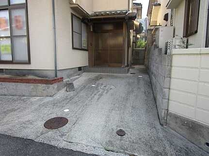 戸坂出江1丁目の駐車場