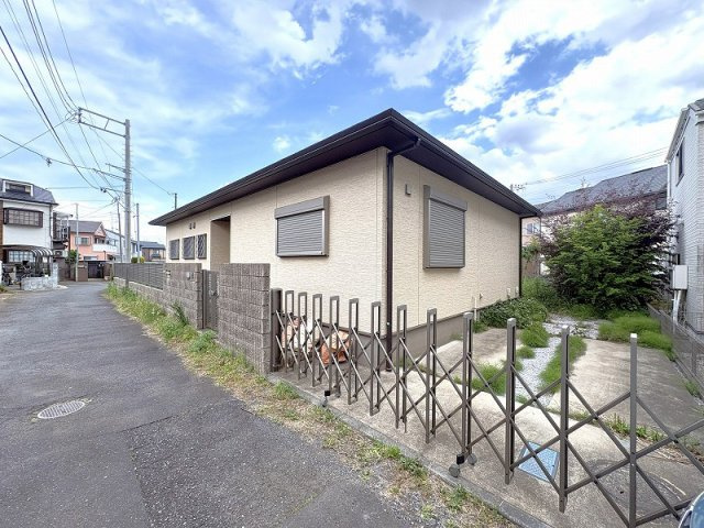 【外観】 | 西東京市泉町1丁目　中古一戸建住宅　(保谷店) | 小学校徒歩9分、中学校徒歩5分の近さでお子様の登下校も安心。