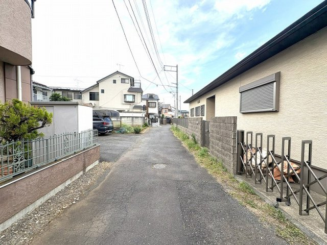 【前面道路含む現地写真】 | 西東京市泉町1丁目　中古一戸建住宅　(保谷店) | 公園が点在した緑豊かな住宅地でのびのびとした暮らし。