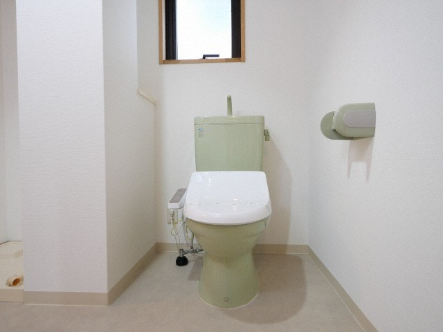 大阪市西区西本町２丁目の賃貸マンションのトイレ