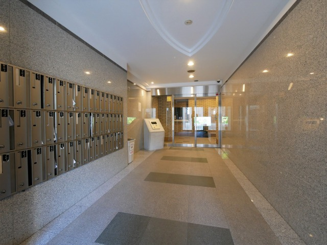 大阪市西区西本町２丁目の賃貸マンションのロビー