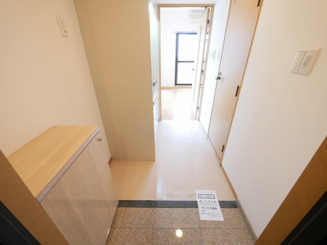 大阪市西区西本町２丁目の賃貸マンションの玄関