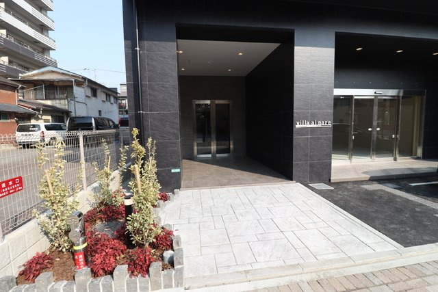 villa al mare 明石駅前のエントランス