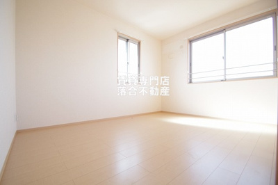 【洋室】 | SOLEIL | 明るいお部屋