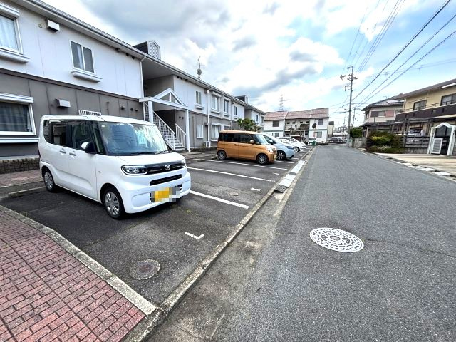 フレグランス錦の駐車場