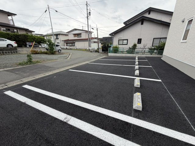 【新築】シャルム・レジデンスの駐車場