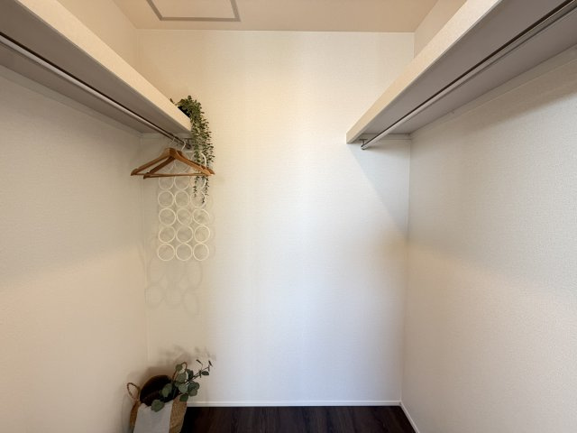 南城市玉城親慶原（全2棟）1号棟の収納|1号棟　洋室7帖＋WIC付き♪（WIC×2部屋）
