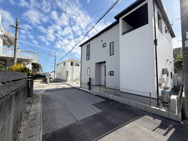 南城市玉城親慶原（全2棟）1号棟の前面道路含む現地写真|※東側公道3.1m～4.6m♪