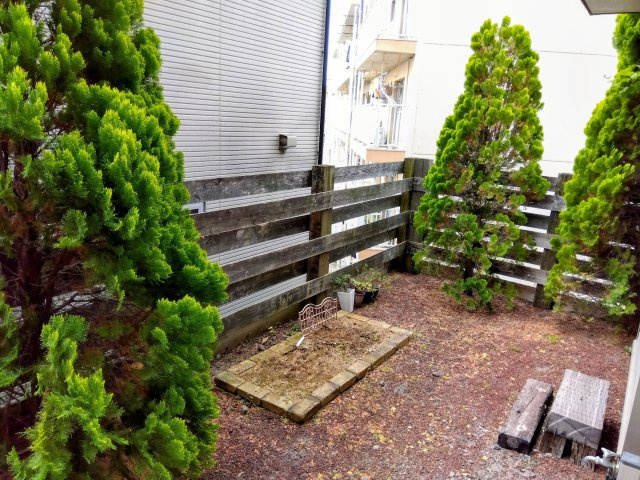 売中古戸建　富士市石坂の庭|専用庭があります。小さめの庭木を植えたり、ガーデニングが楽しめます。