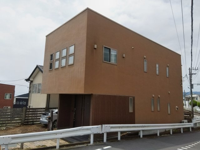 売中古戸建　富士市石坂の外観|お車は並列で3台駐車可能です。ご家族のお車もゆとりをもって駐車可能です。