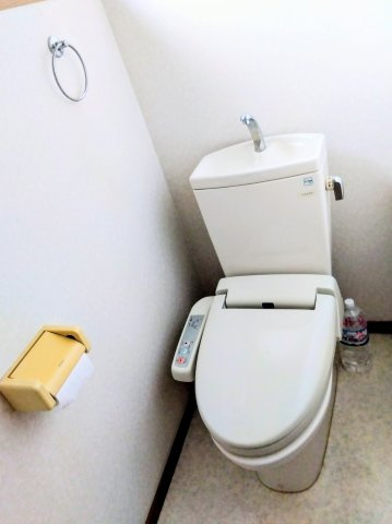 売中古戸建　富士市今泉のトイレ|トイレが各階にあります。忙しい朝や、ファミリー世帯は助かりますね。