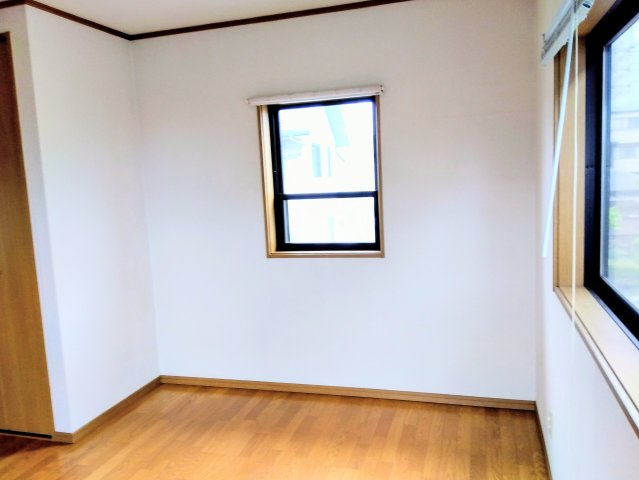 売中古戸建　富士市今泉の洋室|寝室や子供部屋におすすめの洋室になっています。一日の疲れを癒すプライベート空間になりますね。