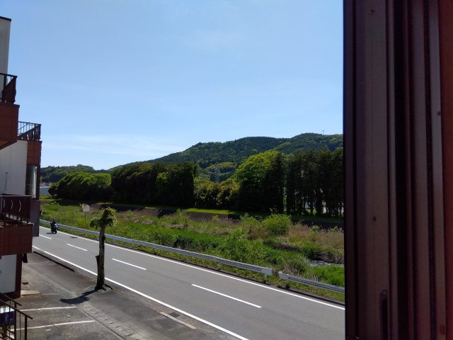 売中古戸建　富士宮市中島町の展望|前面道路が広々としています。車の出入りや駐車もスムーズに行えます。