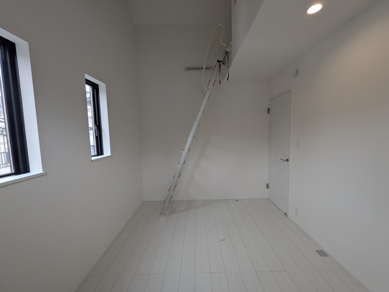 中朝霧丘新築戸建の洋室