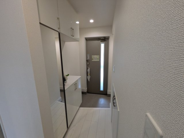 中朝霧丘新築戸建の玄関