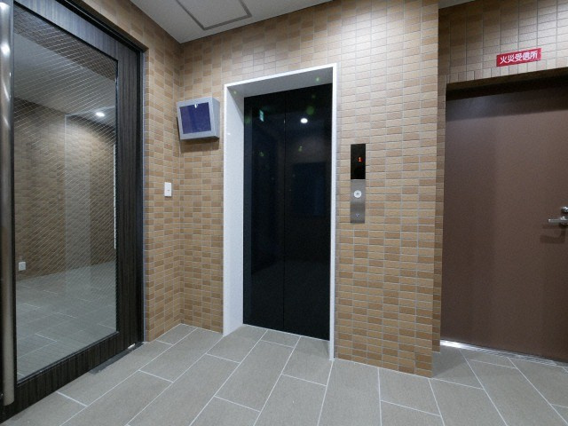 大阪市西区本田２丁目の賃貸マンションのロビー