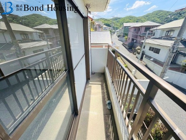 南側開放感のある庭あり　朝谷町　中古戸建のバルコニー