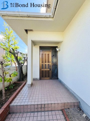 南側開放感のある庭あり　朝谷町　中古戸建の玄関