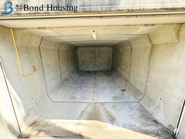 南側開放感のある庭あり　朝谷町　中古戸建の駐車場