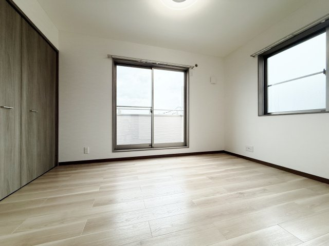 和光市下新倉4丁目の洋室|6帖洋室は整形なお部屋なので家具のレイアウトもしやすいです