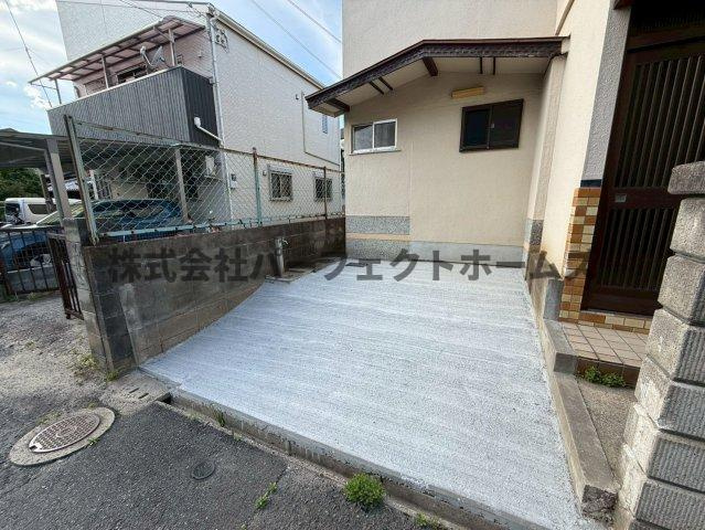 黒原城内町戸建　賃貸の駐車場|駐車場に車を止められます