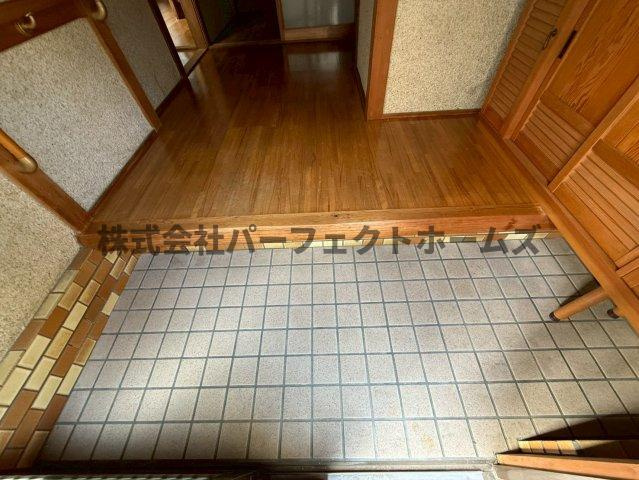 黒原城内町戸建　賃貸の玄関|収納もある玄関です