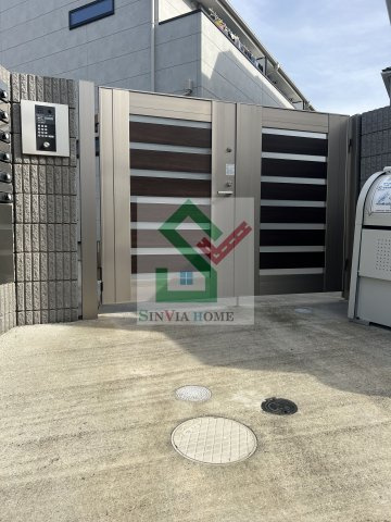ティージェーレジデンストコロザワのエントランス