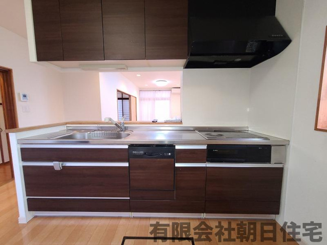 【キッチン】 | 八雲町日吉中古戸建 | 光も入る明るいキッチンです