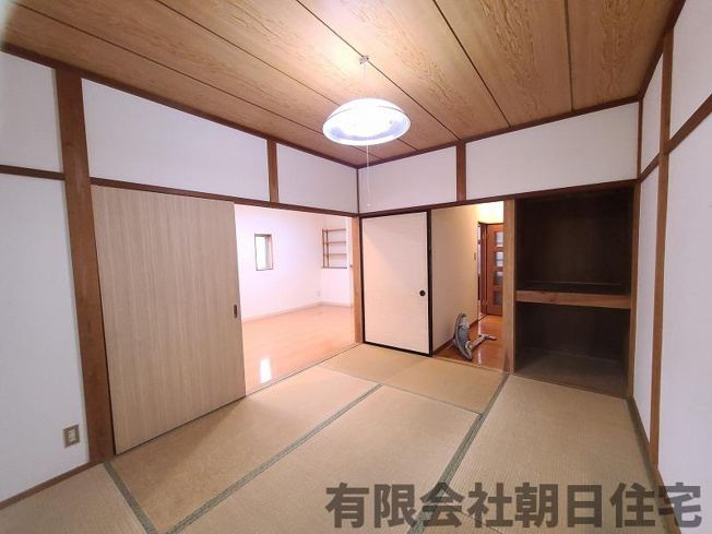 【居間・リビング】 | 八雲町日吉中古戸建 | リビングダイニング横の和室です