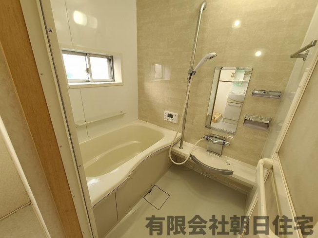 【浴室】 | 八雲町日吉中古戸建 | ゆったりしたお風呂です