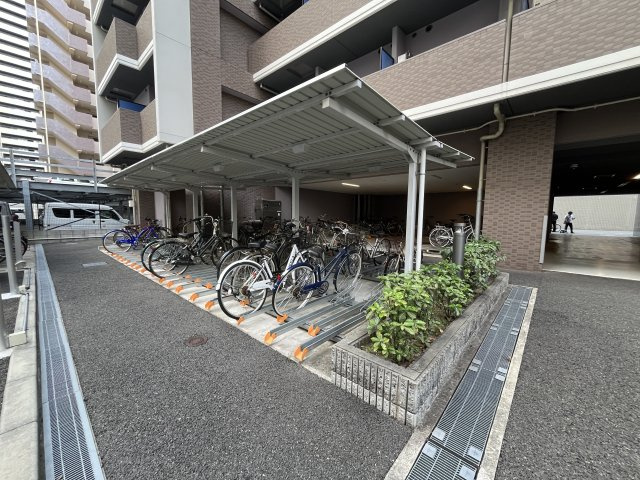 S-RESIDENCE新大阪WESTの駐車場
