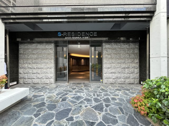 S-RESIDENCE新大阪WESTのエントランス