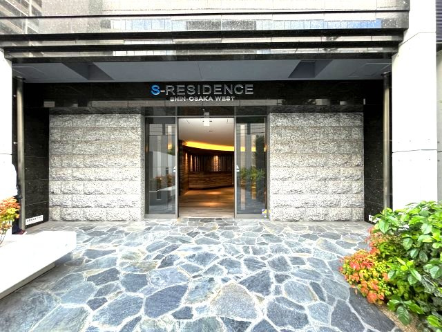 S-RESIDENCE新大阪WESTのエントランス