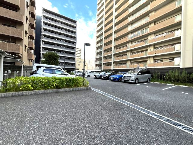 S-RESIDENCE新大阪WESTの駐車場